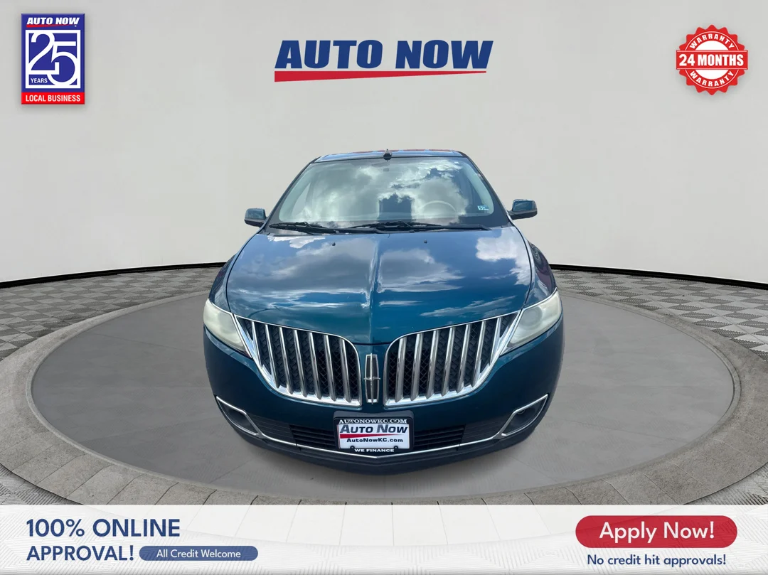 Used 2011 Dark Green Lincoln base image 2