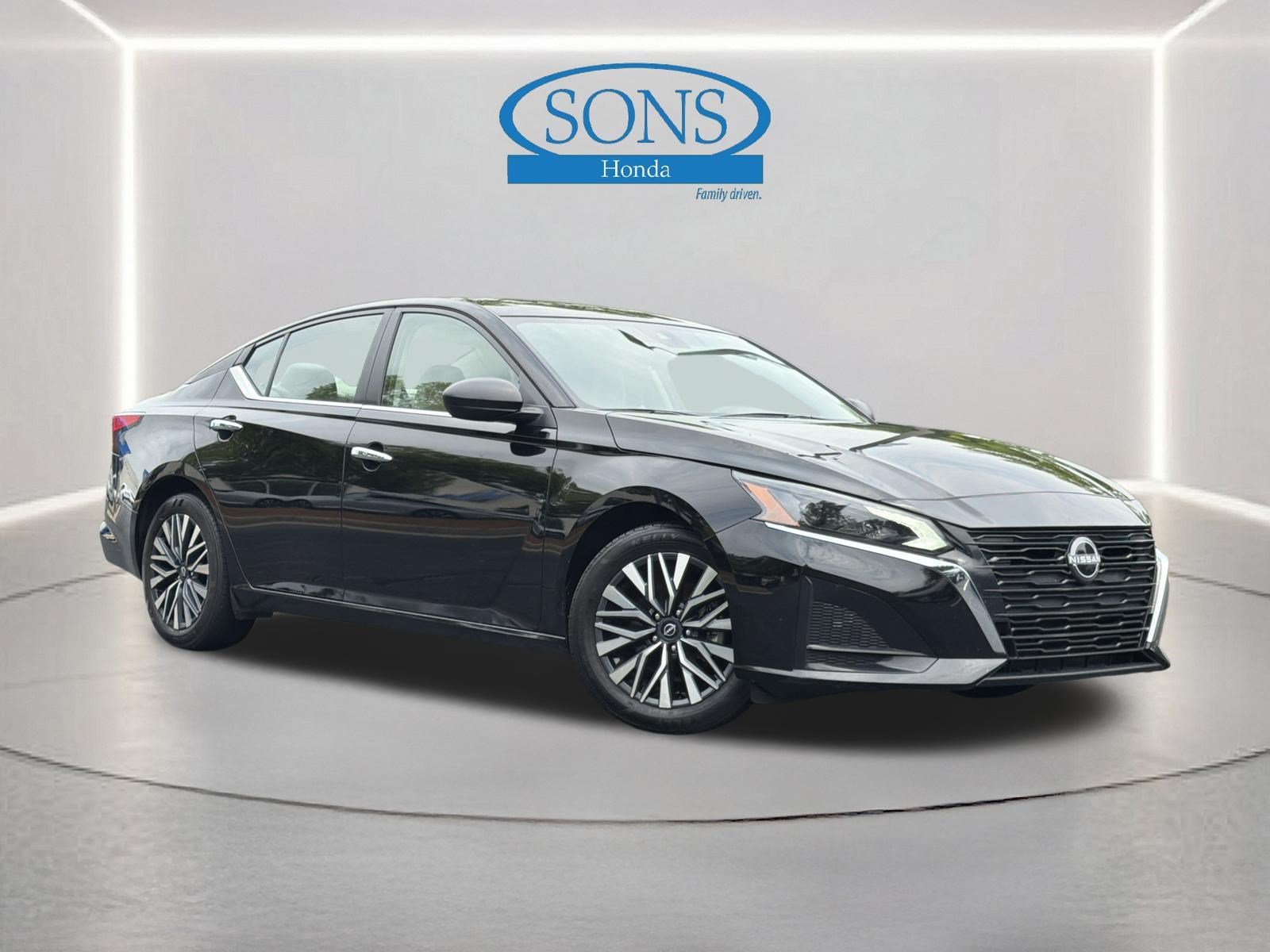 Used 2025 Super Black Nissan SV image 1