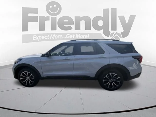 New 2026 Space White Metallic Ford ST-Line image 3