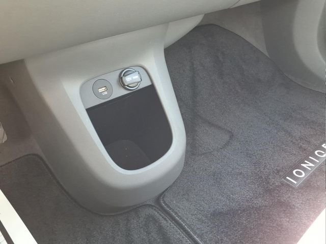 2022 Hyundai IONIQ 5 SE - Photo 22