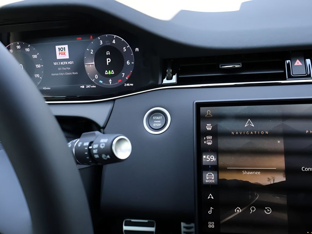 New 2026 Carpathian Grey Land Rover Hoxton Edition image 27