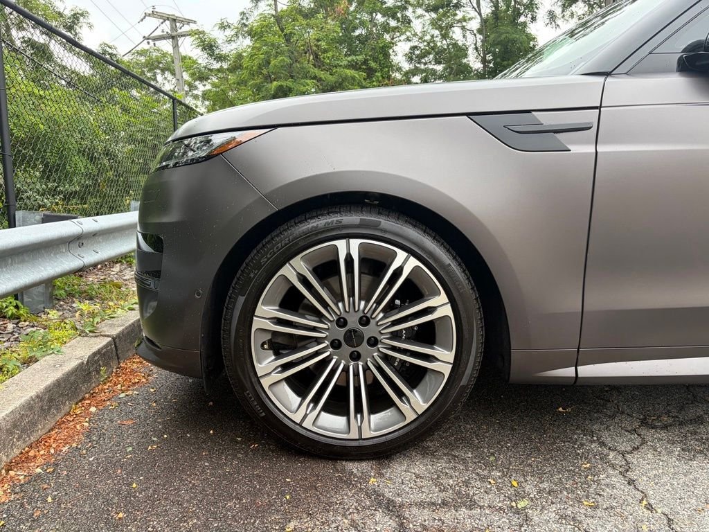 Used 2026 Gray Land Rover Dynamic SE image 9