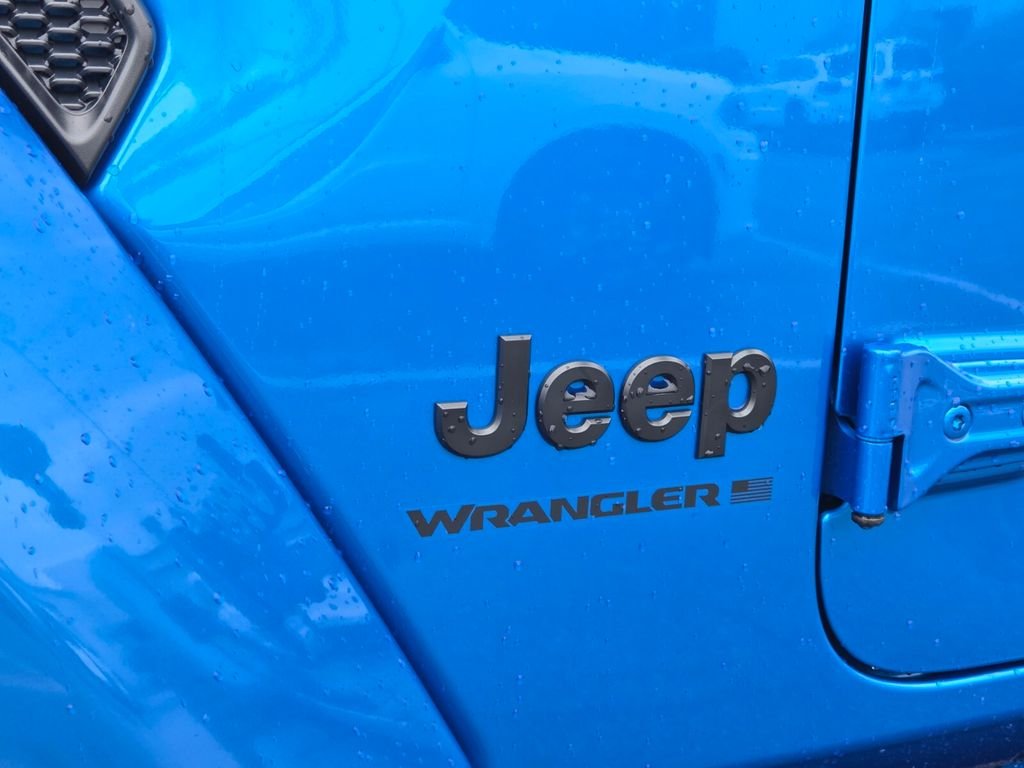 New 2025 Hydro Blue Pearl-Coat Exterior Paint Jeep Sahara image 11