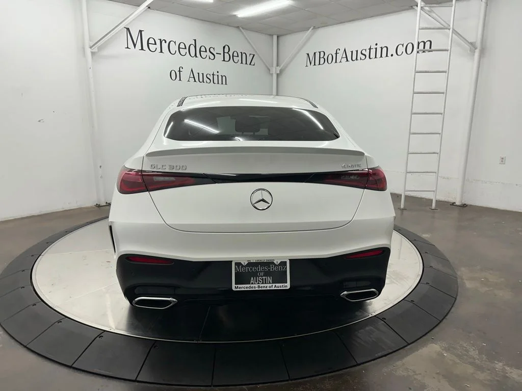 New 2027 White Mercedes-Benz GLC 300 image 6