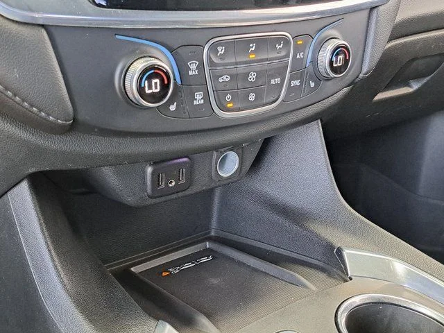Used 2022 Red Chevrolet LT image 17