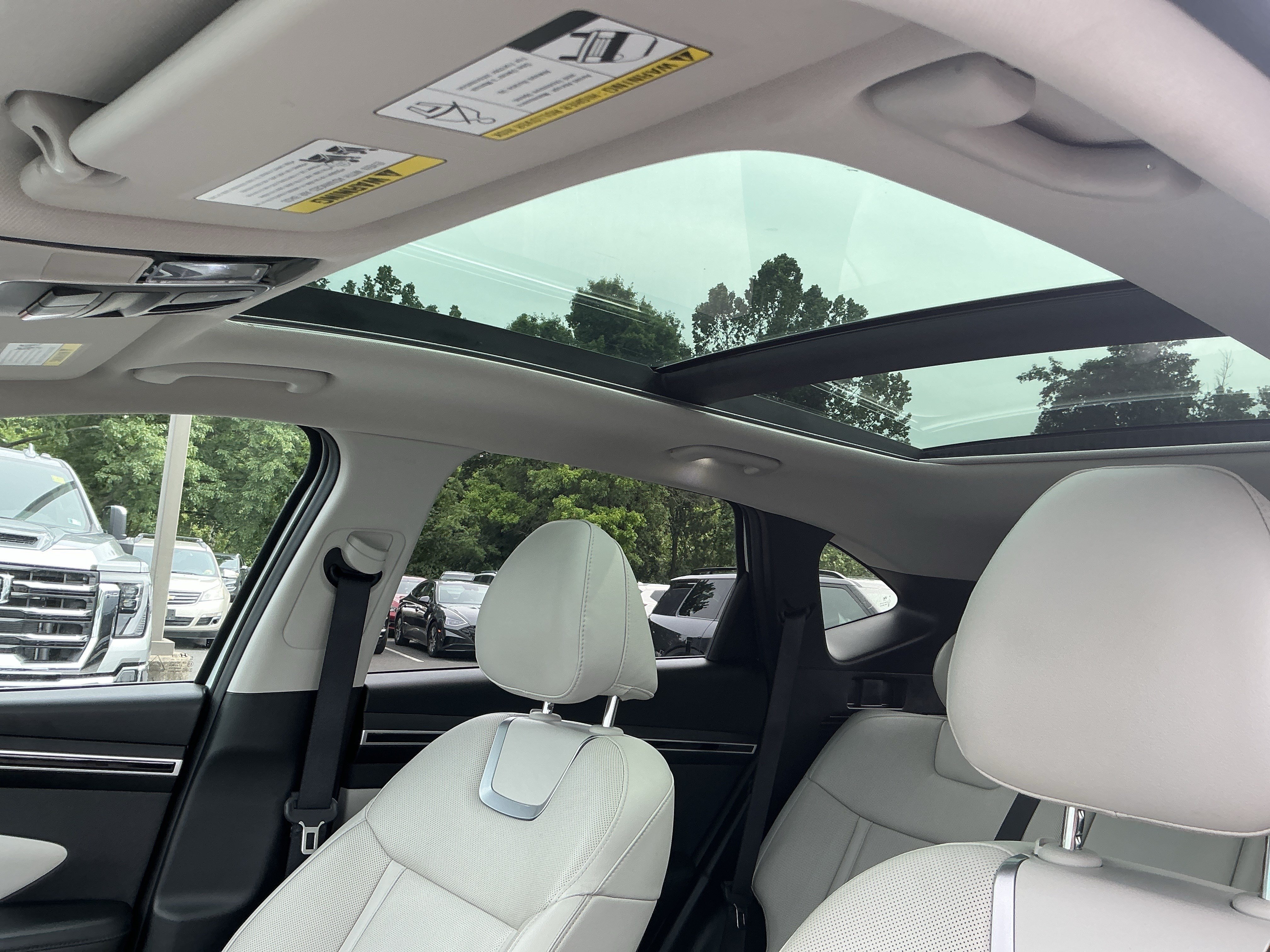 Used 2022 Quartz White Hyundai Limited image 12