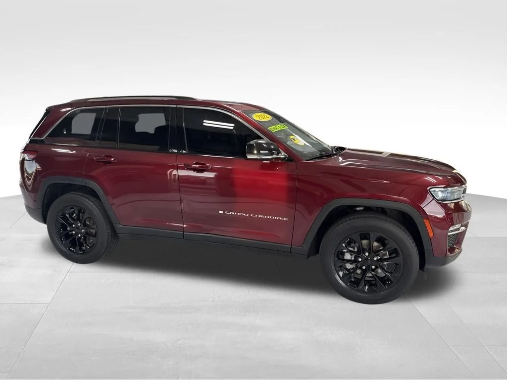 Used 2022 Red Jeep Limited image 7