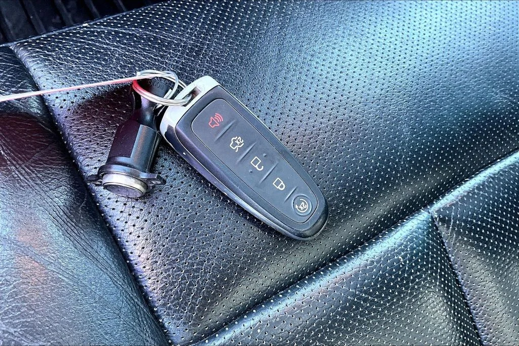 Used 2017 White Ford Limited image 11