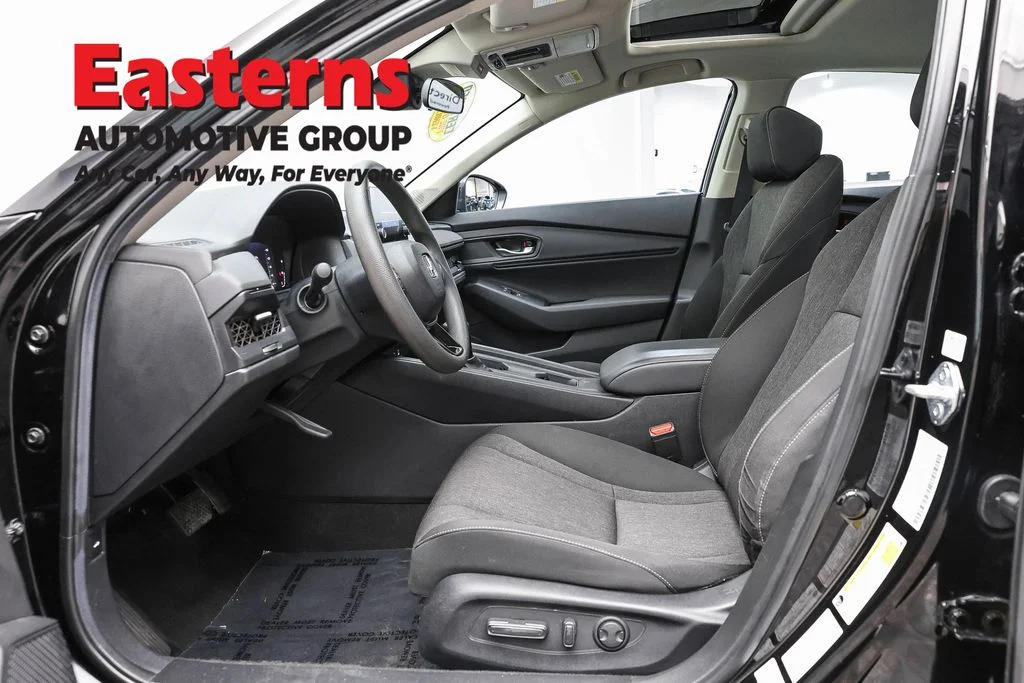 Used 2025 Black Honda SE image 14