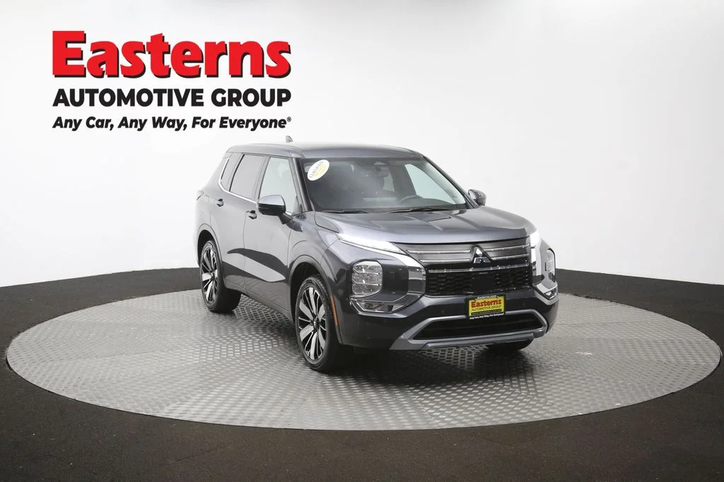 Used 2025 Gray Mitsubishi SE image 51