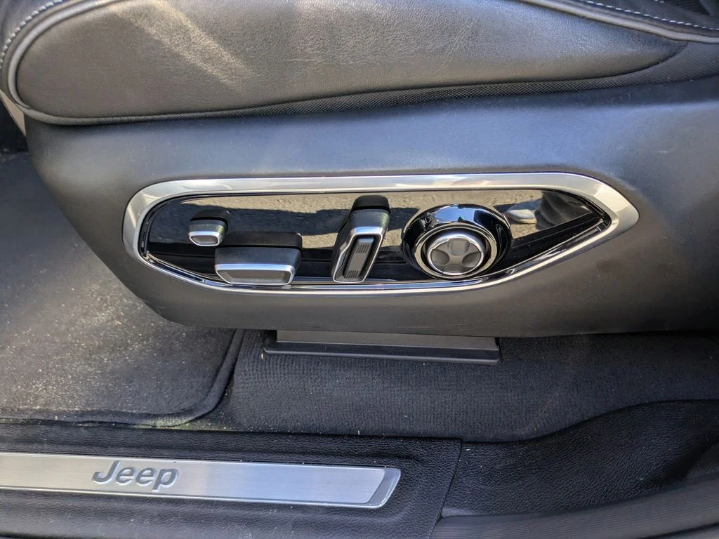 Used 2022 Gray Jeep Overland 4xe image 22