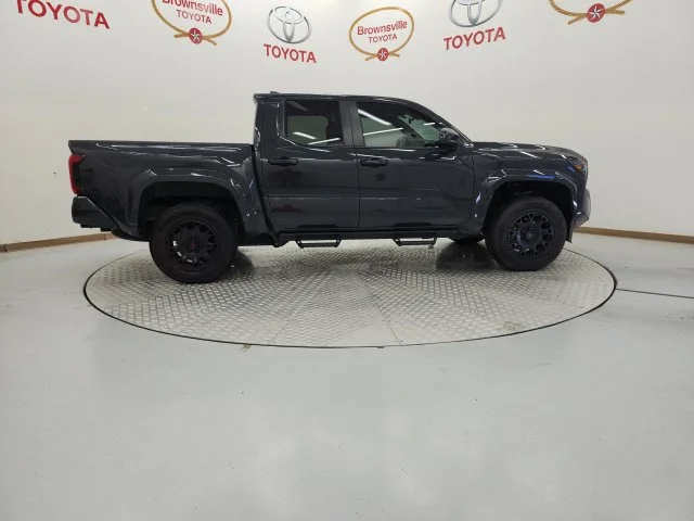 Used 2025  Toyota SR5 image 3