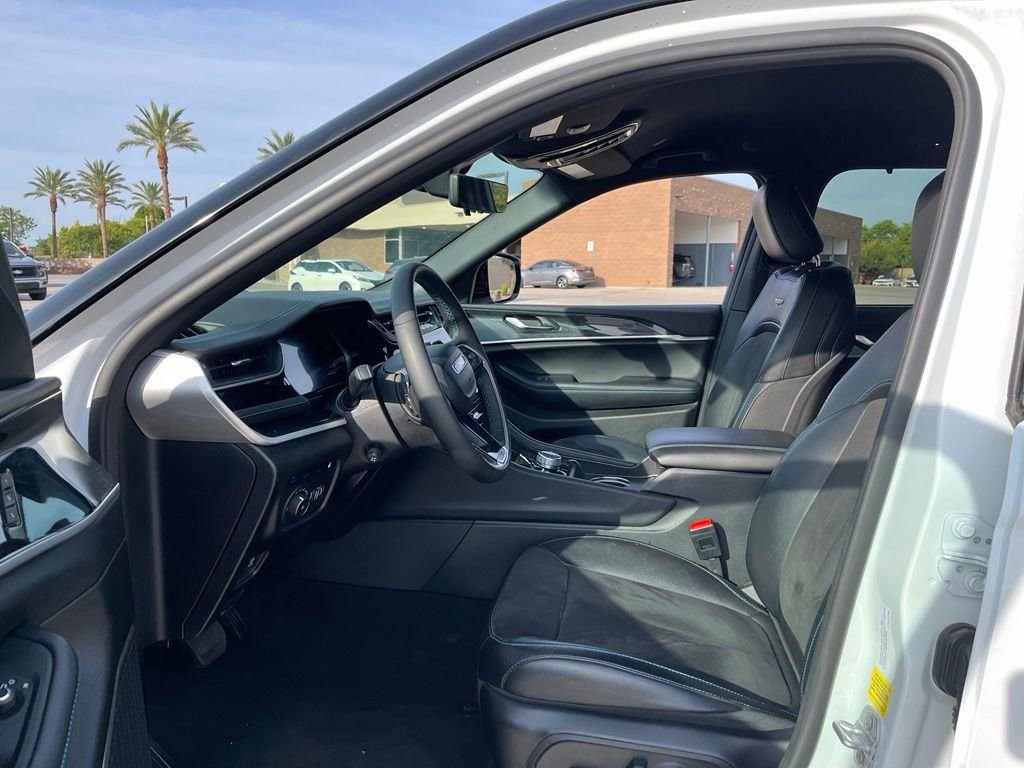 Used 2025 White Jeep Trailhawk 4xe image 10
