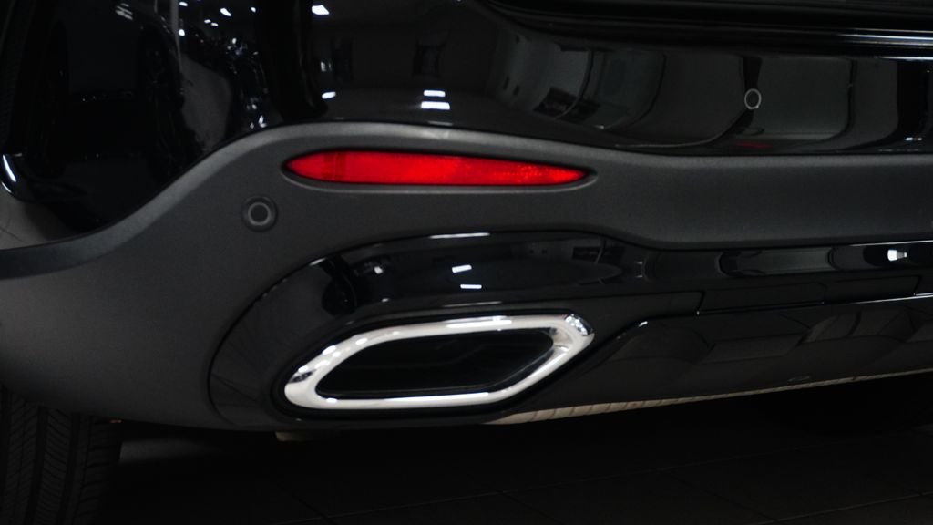 Certified Used 2023 Black Mercedes-Benz GLC 300 image 29