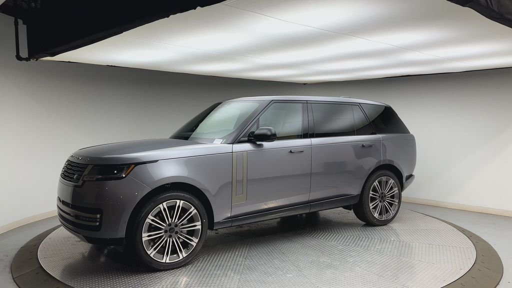 New 2026 Eiger Grey Land Rover SE image 6