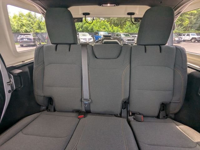 Used 2024 Silver Zynith Clearcoat Jeep Sport S image 24