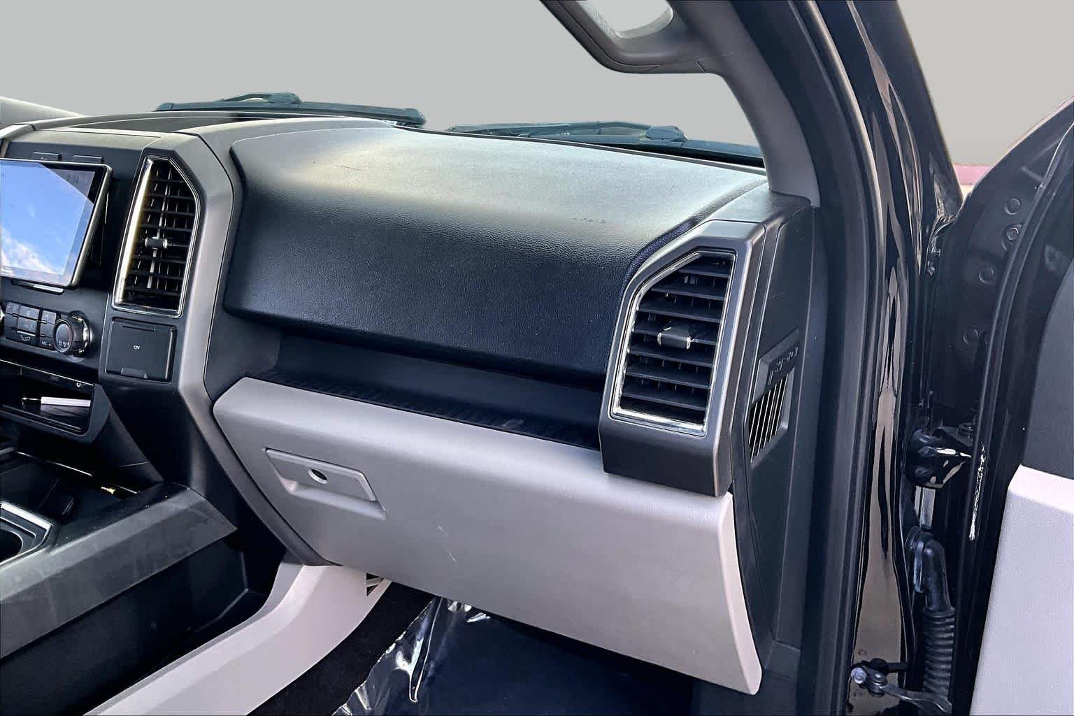 Used 2016 Shadow Black Ford XLT image 19