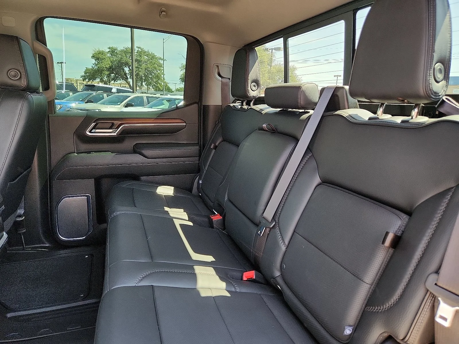 Used 2024 White Frost Tricoat GMC Denali image 11