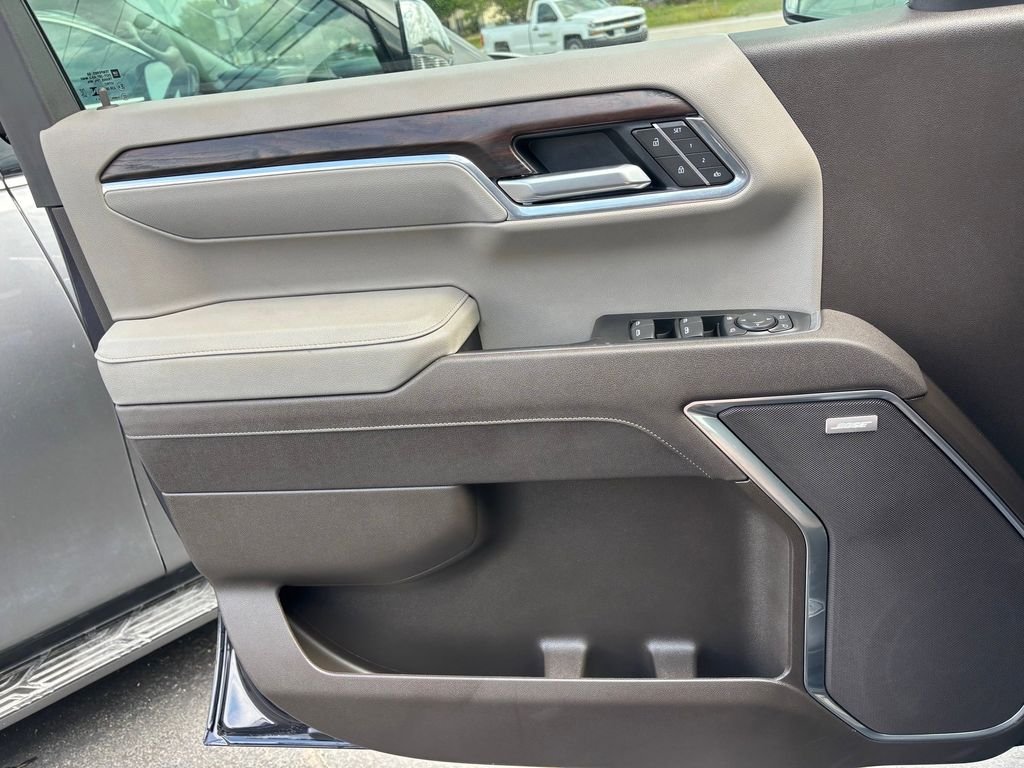 Used 2025 Silver GMC SLT image 22