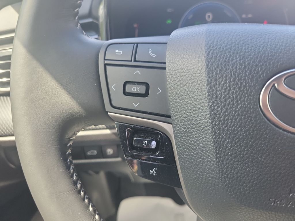 2025 Toyota Camry SE - Photo 24