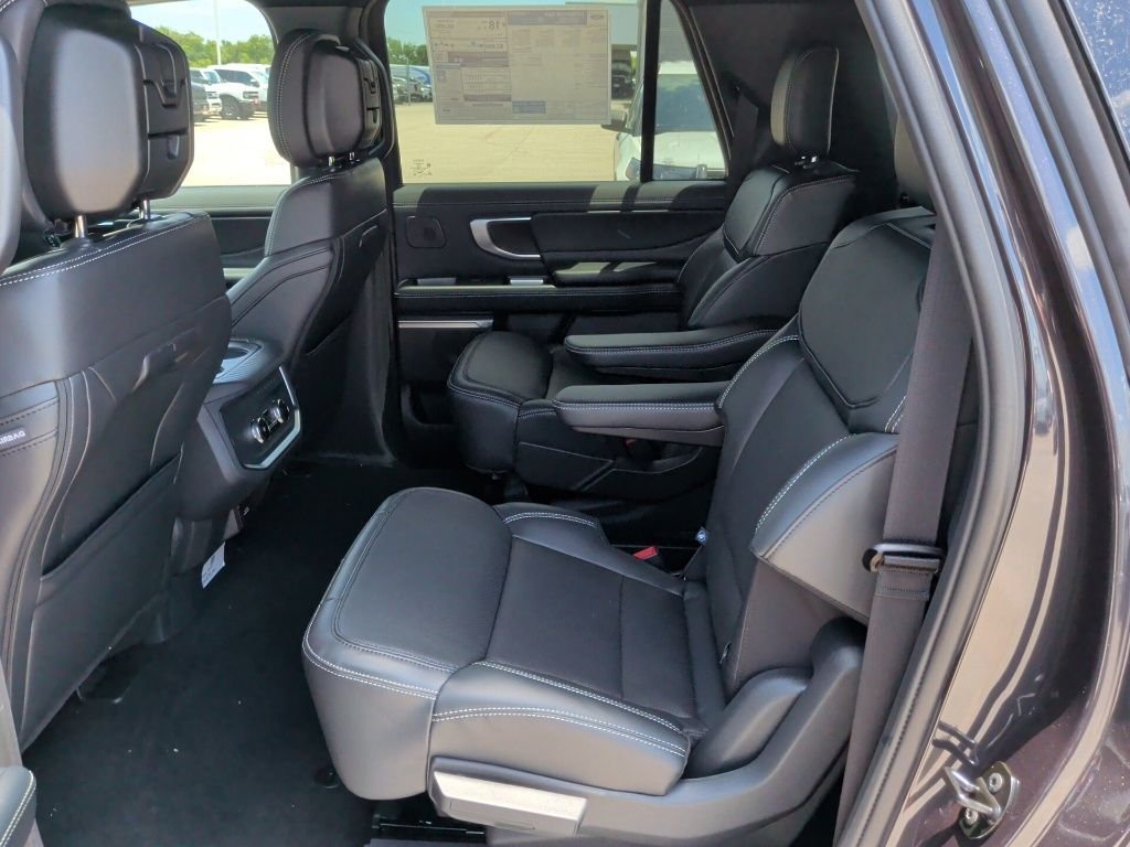 New 2027 Dark Matter Gray Metallic Ford MAX Platinum image 39