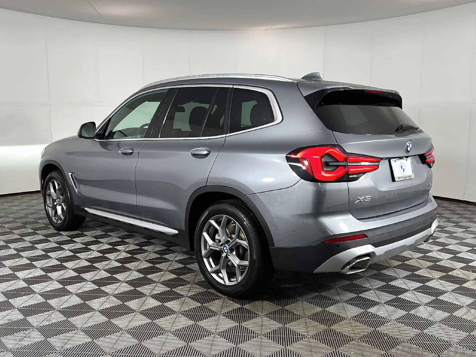 Used 2023 Skyscraper Gray Metallic BMW xDrive30i image 9