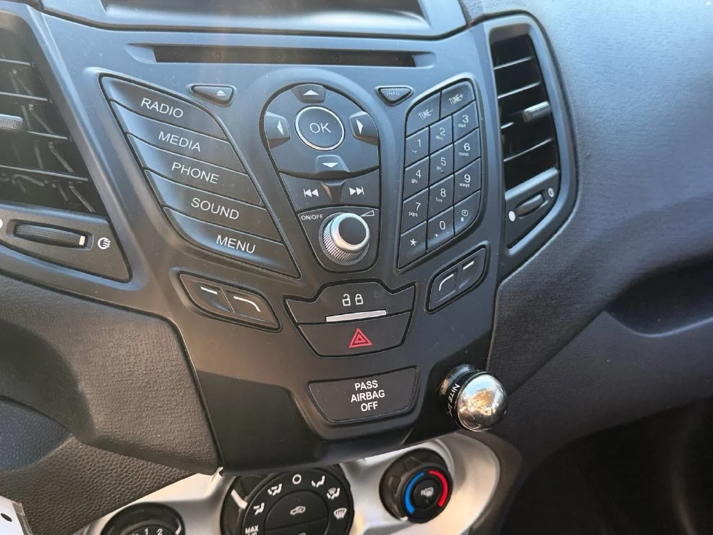 Used 2018 Blue Ford SE image 12