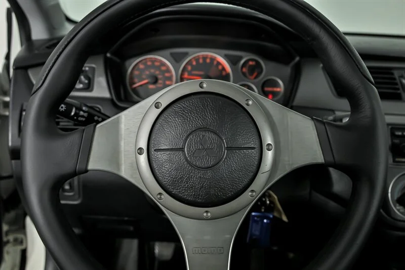 Used 2003 Weightless White Mitsubishi  image 24