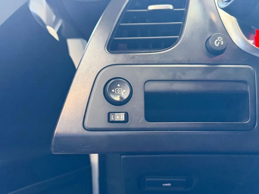 Used 2019 White Chevrolet Stingray image 19