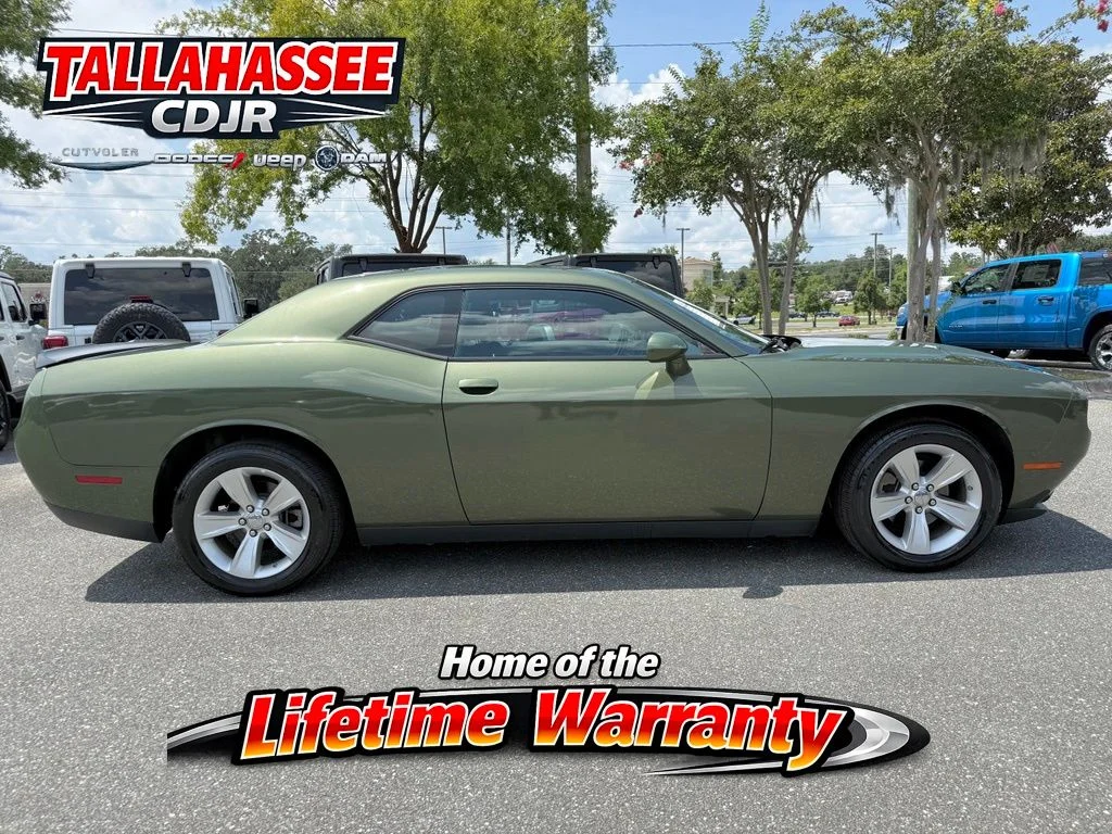 Used 2023 Green Dodge SXT image 2