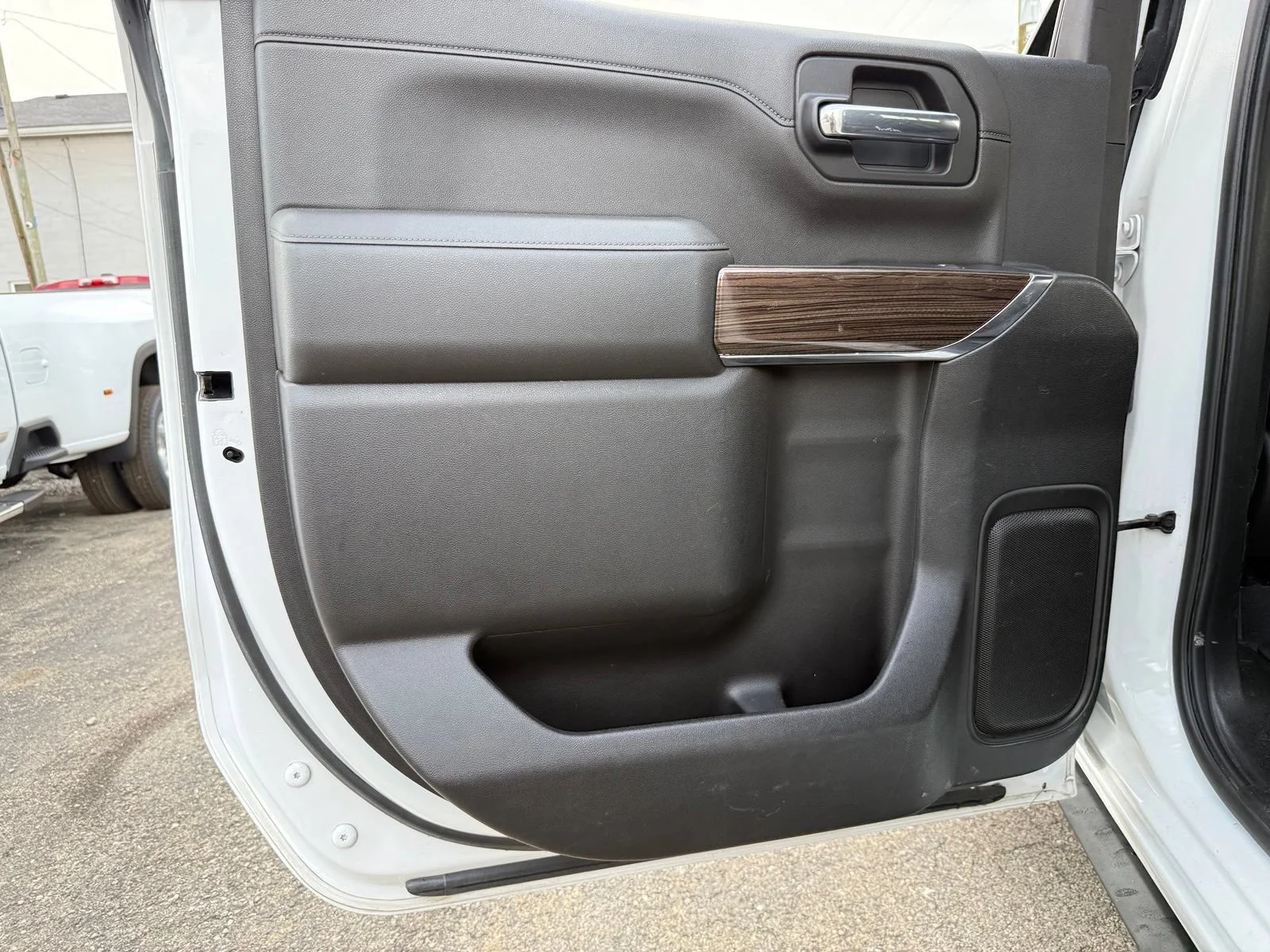 Used 2019 SUMMIT WHITE Chevrolet RST image 26