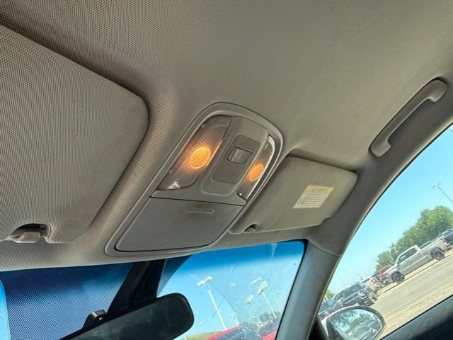 Used 2019 White Kia LX image 22