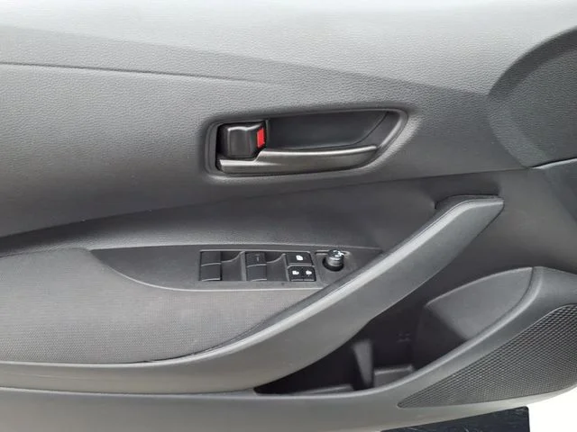 2025 Toyota Corolla LE - Photo 9