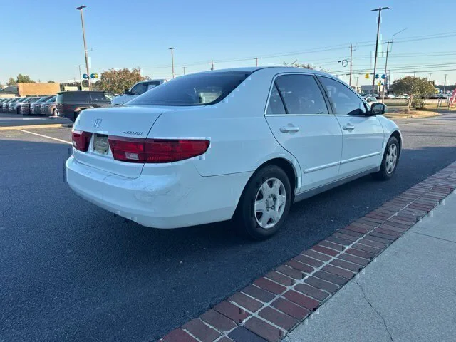 Used 2005 White Honda LX image 7