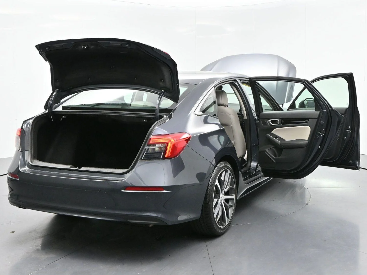 Used 2024 Meteorite Gray Metallic Honda Touring image 46