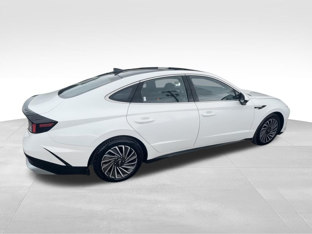 Used 2024 White Hyundai Limited image 9