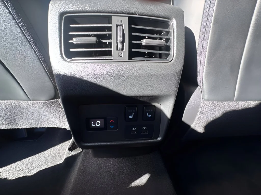 Used 2023 Gray Nissan Platinum image 13
