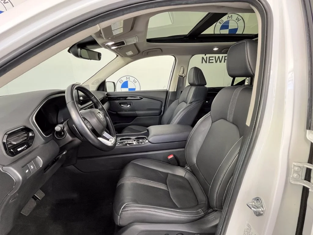 Used 2024 Platinum White Pearl Honda Touring image 19