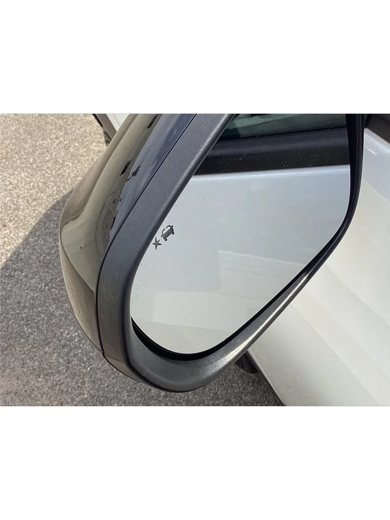 Used 2024 Summit White Chevrolet 2RS image 31