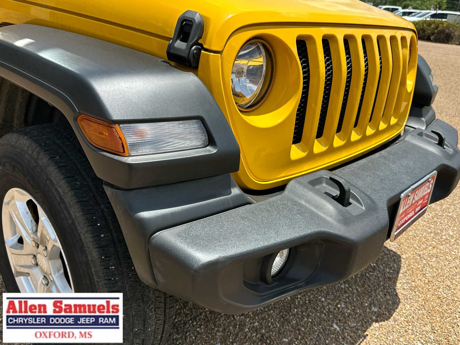 Used 2021 Hellayella Clearcoat Jeep Sport S image 38