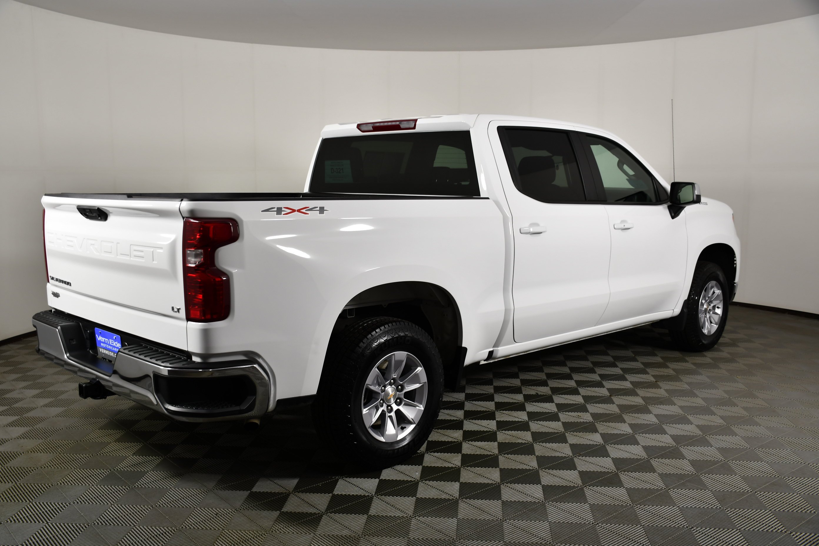 Used 2026 Summit White Chevrolet LT image 6
