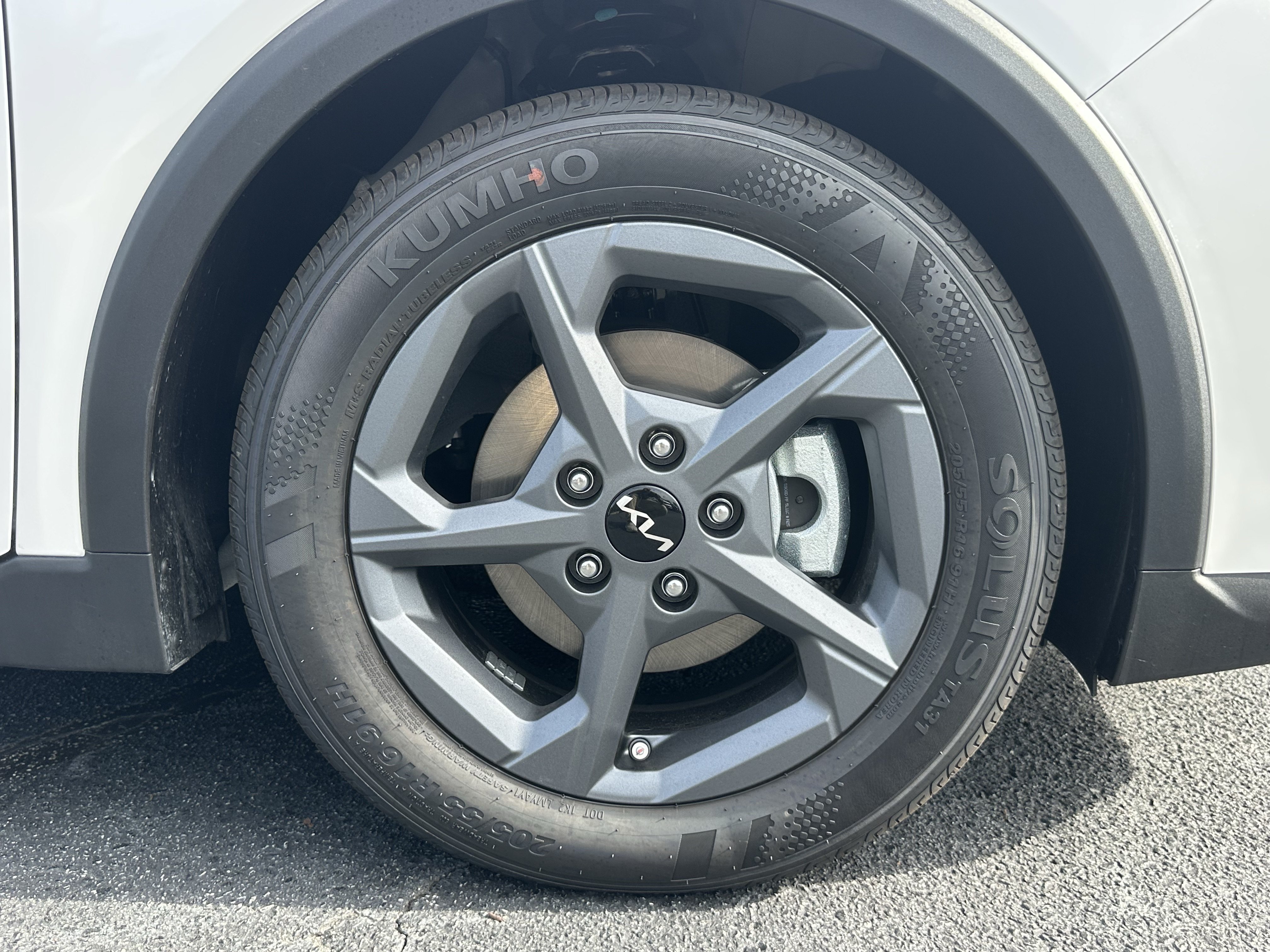 New 2026 Snow White Pearl Kia LXS image 13