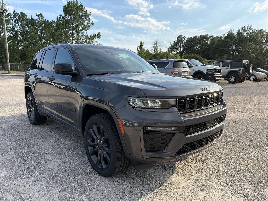 New 2026 Baltic Gray Metallic Clear-Coat Exterior Paint Jeep Limited Reserve image 7