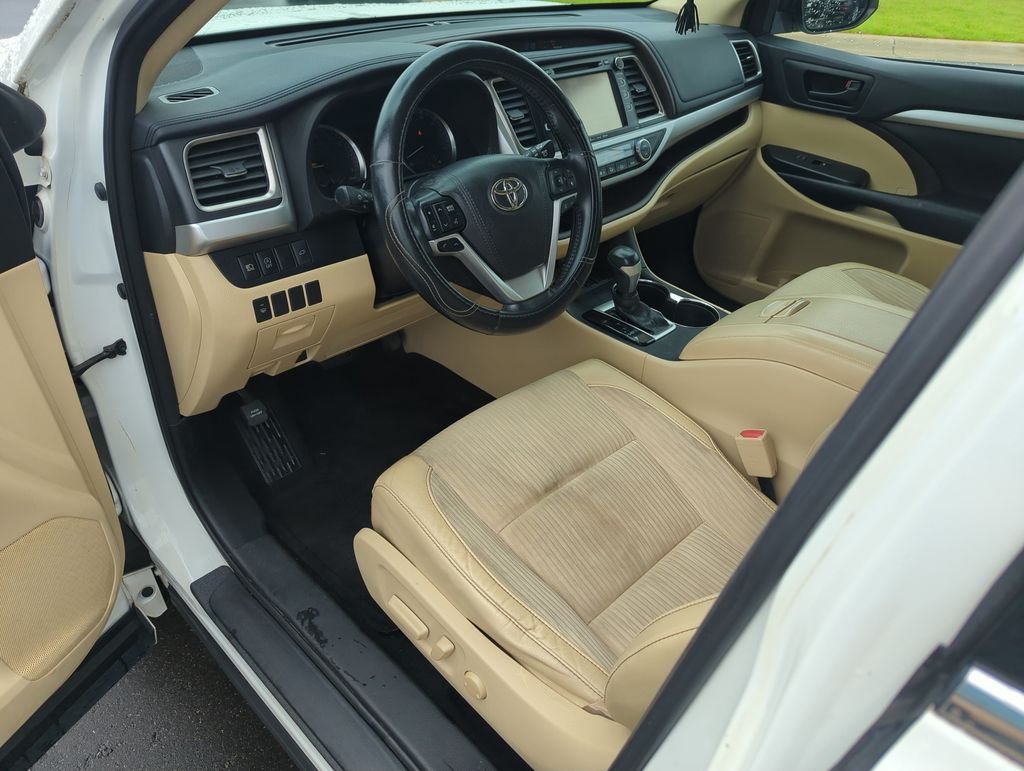 Used 2017 White Toyota LE Plus image 11