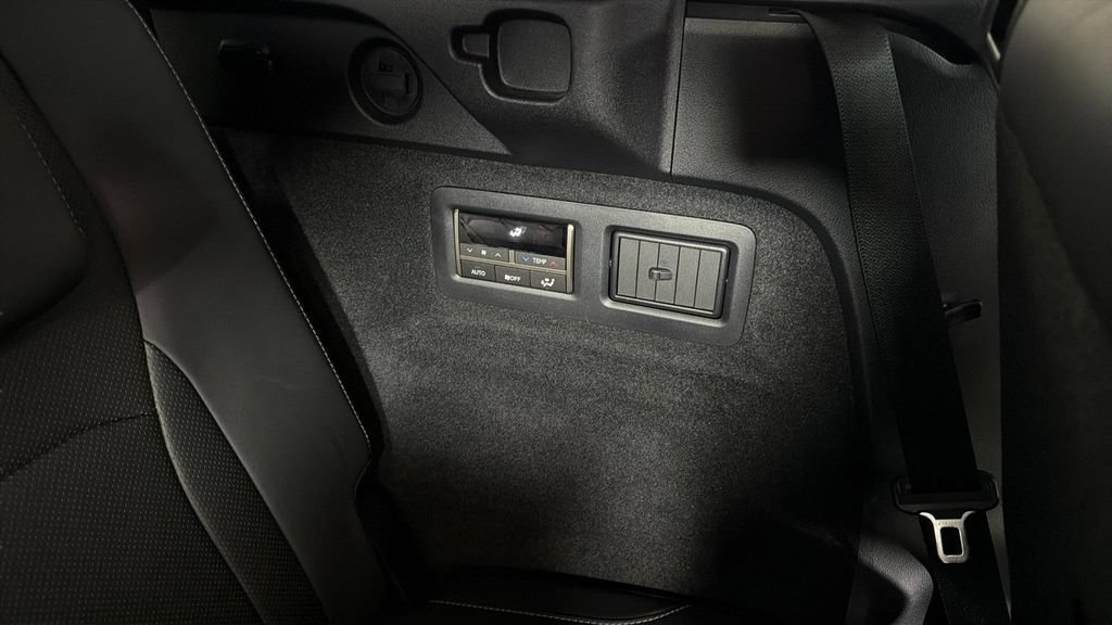 Used 2022 Black Lexus RX 350L image 33