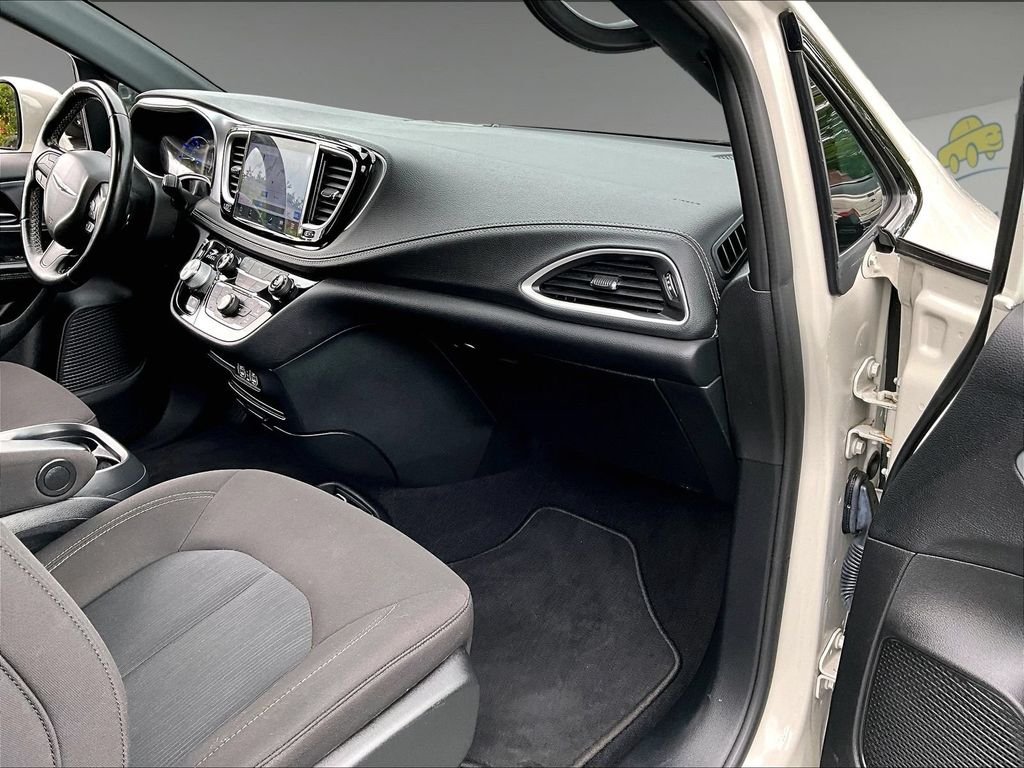 Used 2021 White Chrysler Touring image 13