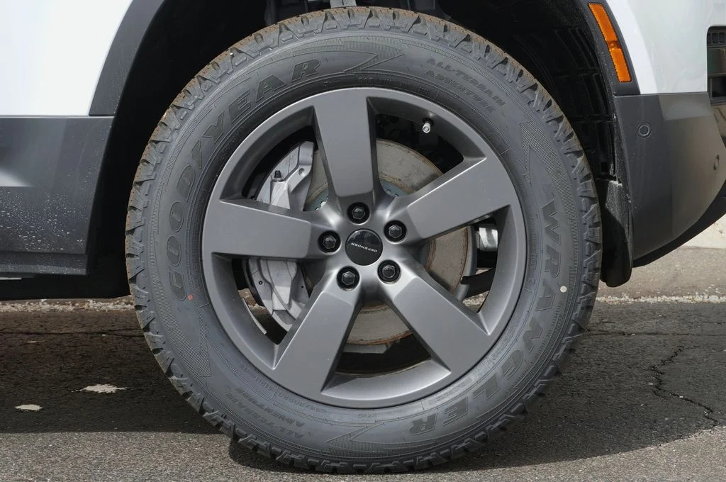 New 2026 Fuji White Land Rover S image 9