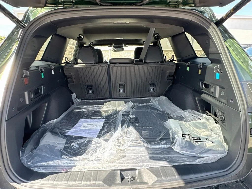 New 2026 DEEP EMERALD GREEN PEARL Subaru Premium image 32