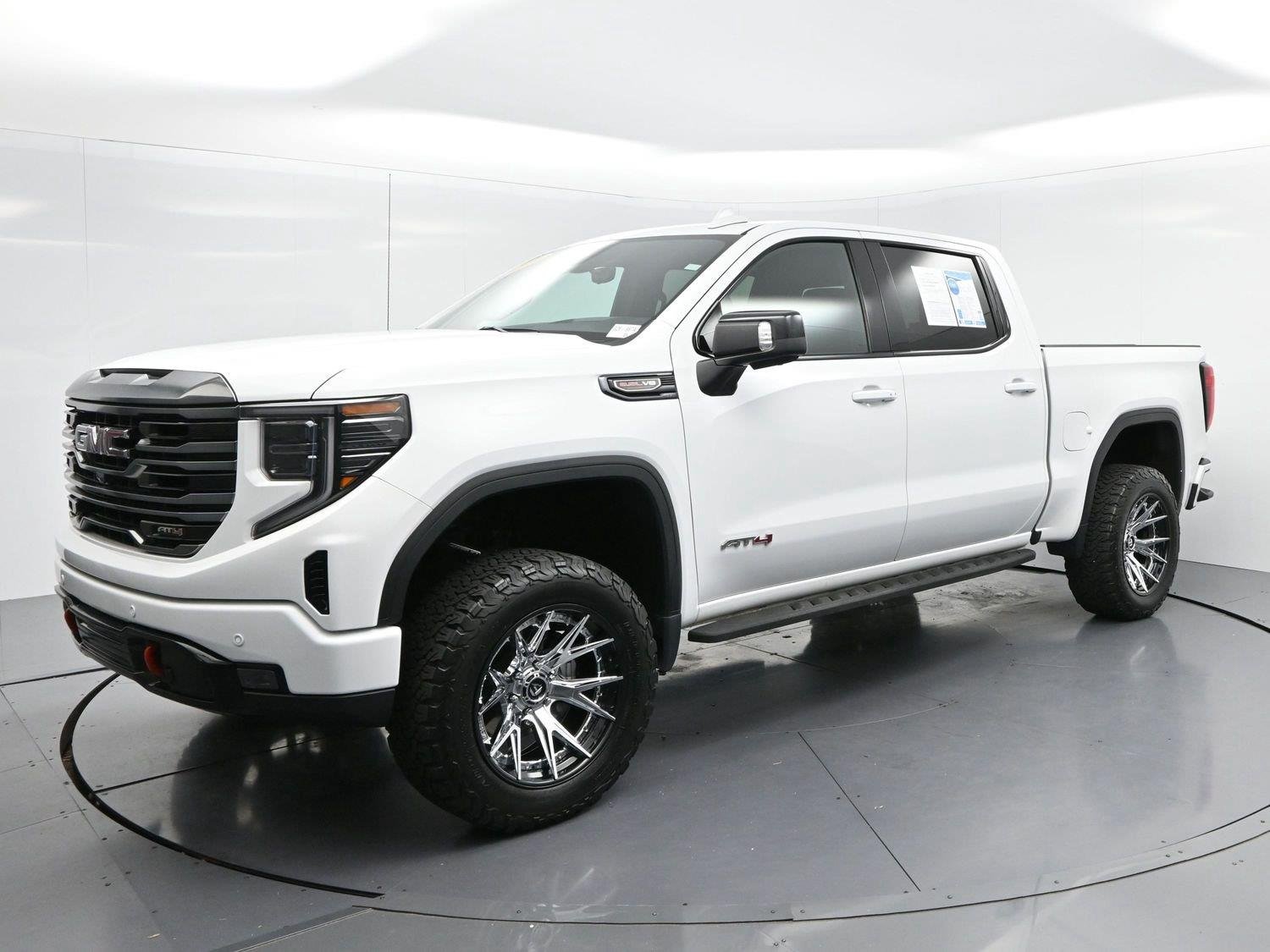 Used 2023 SUMMIT WHITE GMC AT4 image 3