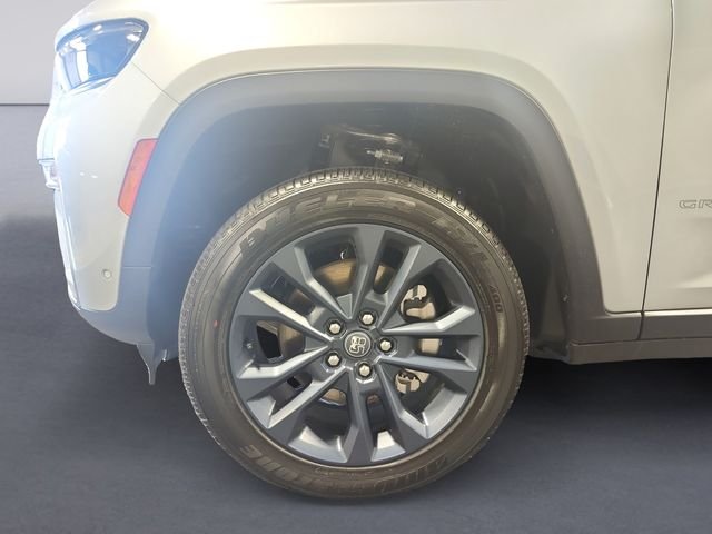 New 2026 Silver Zynith Exterior Paint Jeep Limited image 14